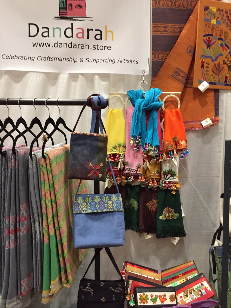 dandarah_store's tweet photo. Still looking a special gift for your #mom? What about an elegant #handmade #crossbody bag, scarf or #clutch? Visit our booth today at #bgfg2018, Enercare Center, #Toronto or go online at https://t.co/jRTh1BL822.
#dandarahstore #mothersdayΒ #handmadewithlove #bgfg2018 #giftideas https://t.co/9VBigHgqhB