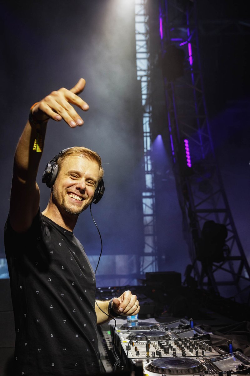arminvanbuuren's tweet photo. Happy face wearing my new merch! https://t.co/HcwXZrsOvb