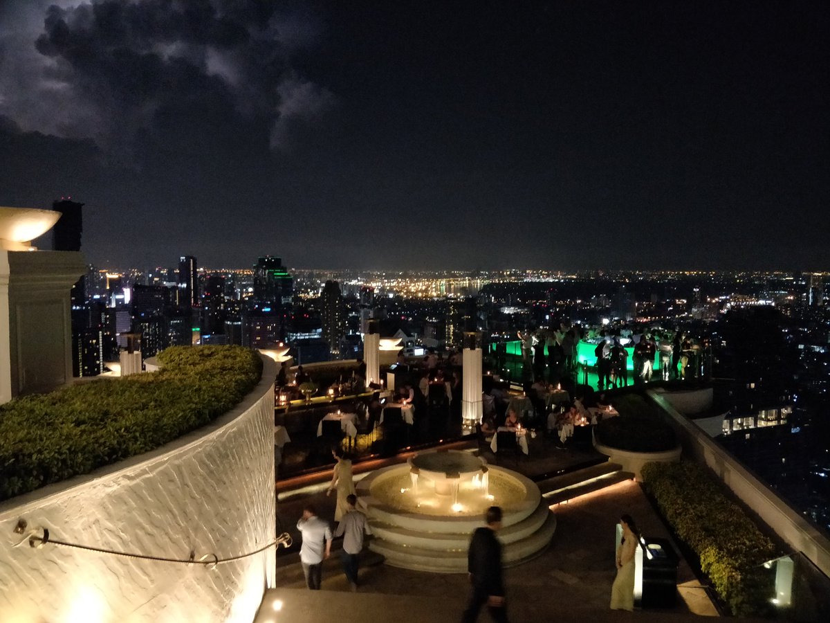 tamasbocsi's tweet photo. great #views and good #cocktails in #distil on #statetower #lebua #sirocco #bangkok #thailand #bkk https://t.co/skdOMD5A2G