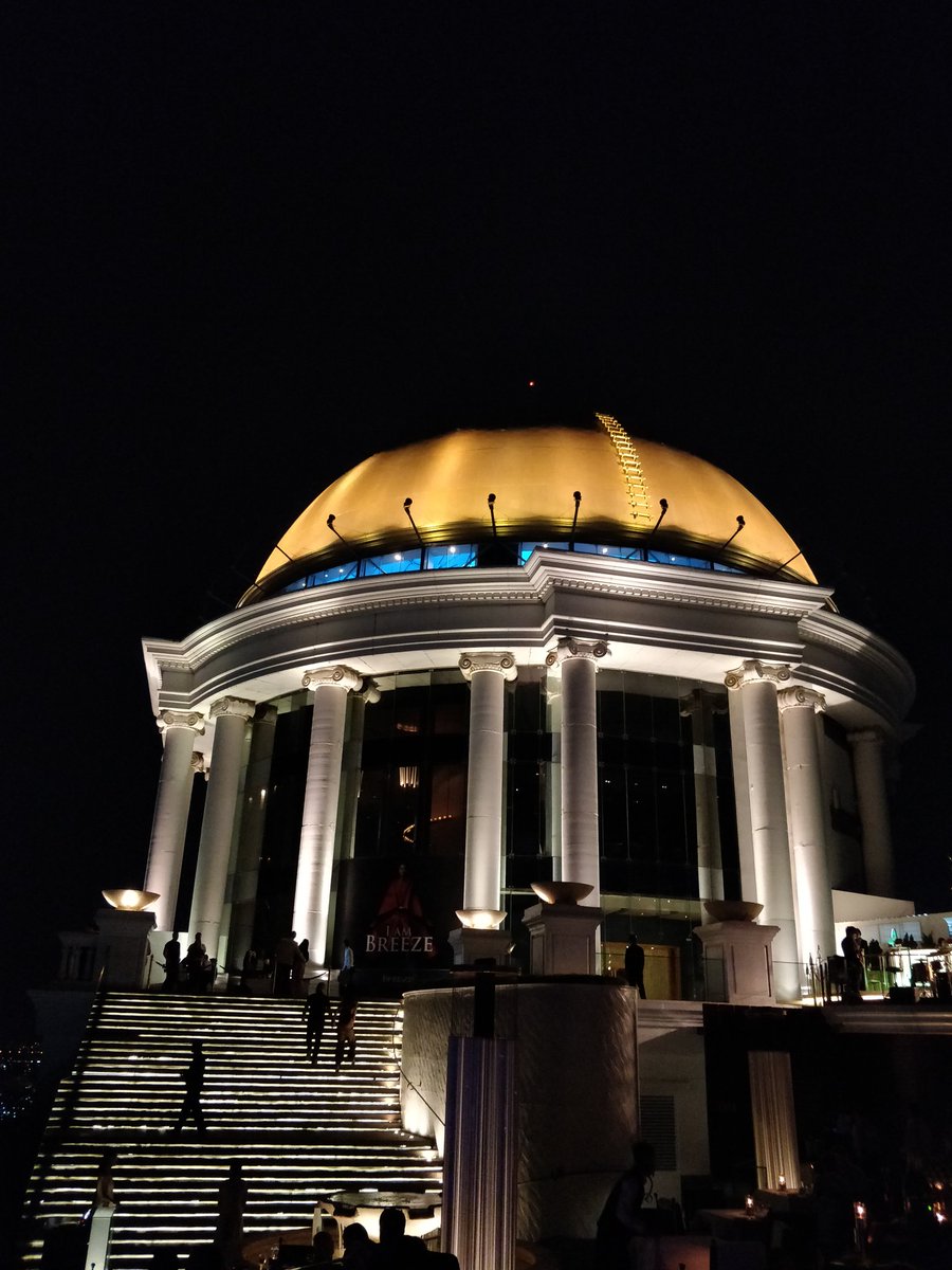 tamasbocsi's tweet photo. great #views and good #cocktails in #distil on #statetower #lebua #sirocco #bangkok #thailand #bkk https://t.co/skdOMD5A2G