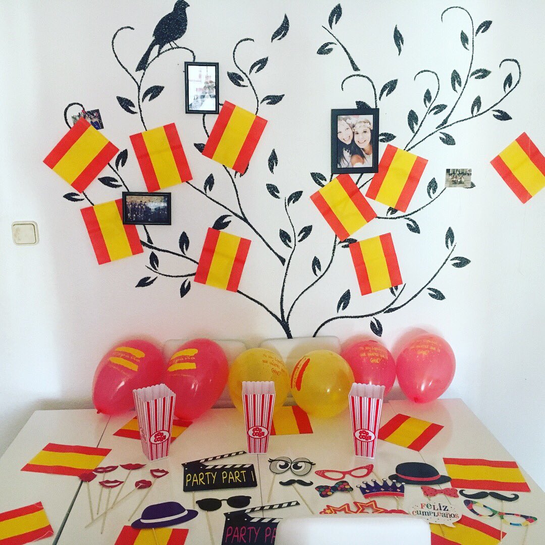 far_little's tweet photo. Así fue nuestra eurocena para ver a @Alfred_ot2017 y a @Amaia_ot2017  #eurocena https://t.co/6ezawalH3K