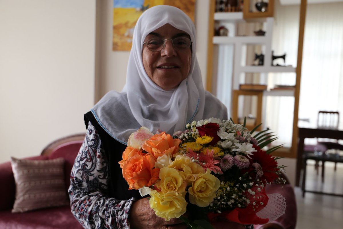 DEMGenelMerkezi's tweet photo. "En büyük temennim evladından ayrı olan anaların evladına kavuşmasıdır" diyen #Demirtaş'ın annesi Sadiye annenin #AnnelerGünü’nü kutluyor, onun ve diğer annelerin barış içinde evlatlarına kavuşması için mücadelemizi sürdürmeye devam edeceğimizin sözünü veriyoruz. https://t.co/h6uoAwIqJO