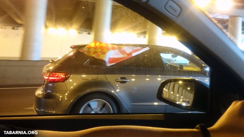 Ir por Ronda de Dalt y ver a un coche sacando la bandera de #Tabarnia por la ventanilla no se paga con dinero. Estas pequeñas cosas indican que algo está cambiando. GRACIAS A TODOS POR HACER FRENTE AL SEPARATISMO. No os defraudaremos. Visca Tabarnia!