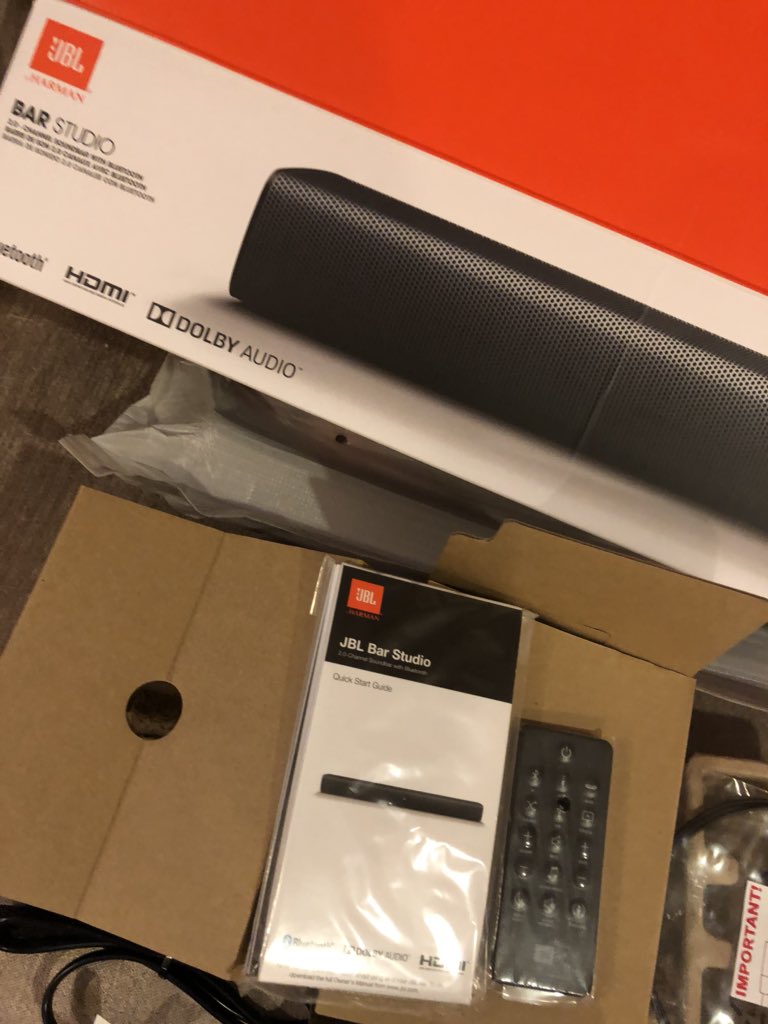 ThaniaPO's tweet photo. Si no necesito manual para llevar mi vida, menos para poner una bocina .... #EternamenteYo #Jbl #BarStudio https://t.co/Gi09kYcp2S