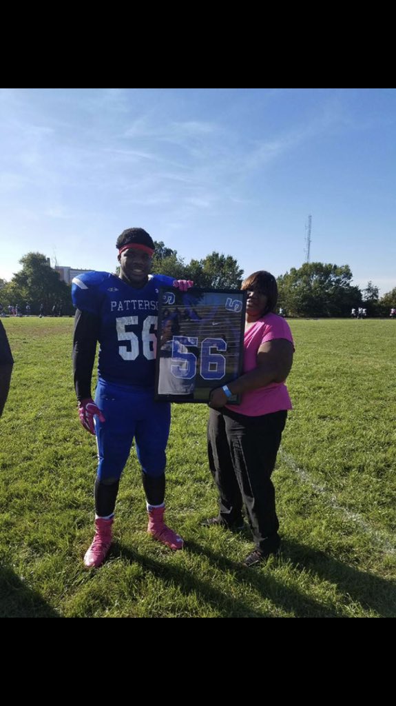 23_bigchris's tweet photo. These past 8 months have been extremely tough but you always keep a smile on ya face everytime i come home and see you❤️Ima give you the world or ima die trying🙏🏾💯 I love you mom dukes 😭❤️Happy Mother’s Day Queen 💪🏾❤️💯 https://t.co/u0j0MAGvBn