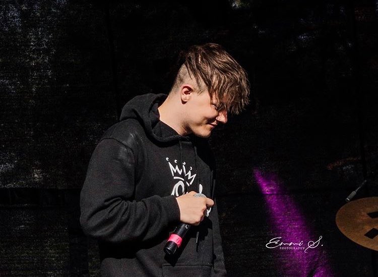 TMLDotCom's tweet photo. May 11: Fan taken photos of The Main Level performing in Tønsberg. {7} https://t.co/ZYDBzoIwMr