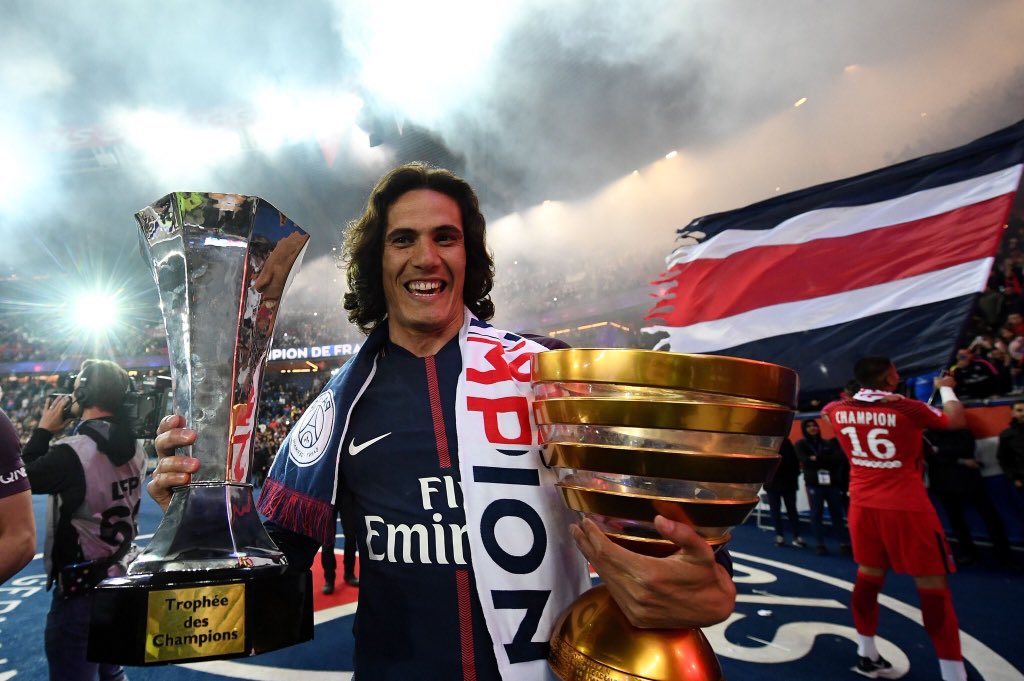 Actu__PSG's tweet photo. Les parisiens hier au Parcs des Princes avec les 4 trophées nationaux https://t.co/j0ukHyZ6sm