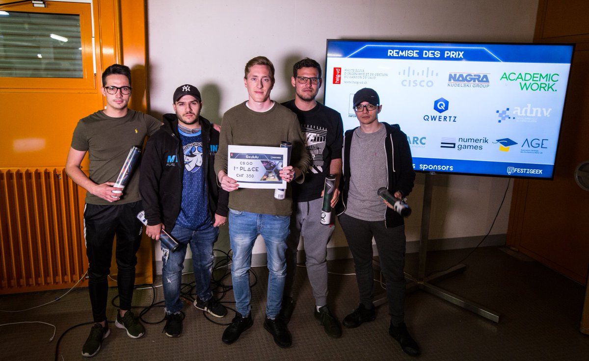 FestiGeek's tweet photo. #FGLan2018 #RemiseDesPrix #CSGO Félicitations aux équipes gagnantes du tournois Counter-Strike : Global Offensive !  
#1 Skululu
#2 spaceMIX 
#3 @RedEffect_eS https://t.co/GvwxAqG7pY