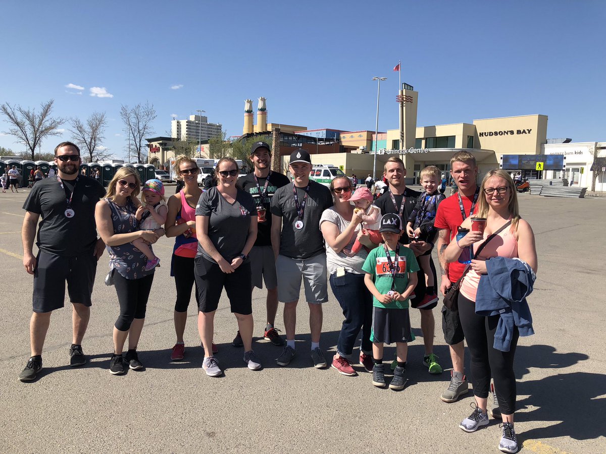 ryanstaceygolf's tweet photo. Happy Mother's Day @Bslice21 ! Great day for the @SportChek 10km run and 5km walk! https://t.co/Z9kPUeTT4R