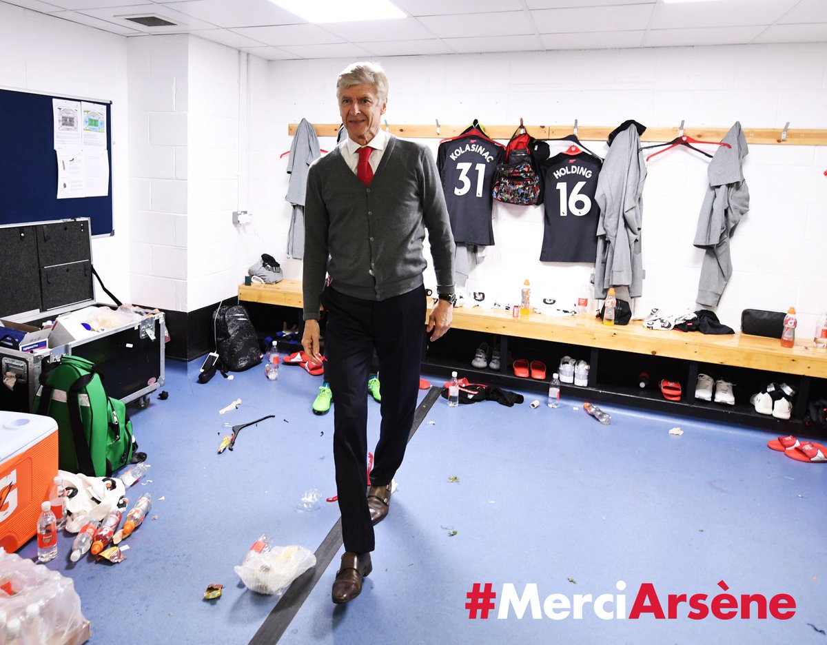 Leaving the dressing room for the final time...

#MerciArsène