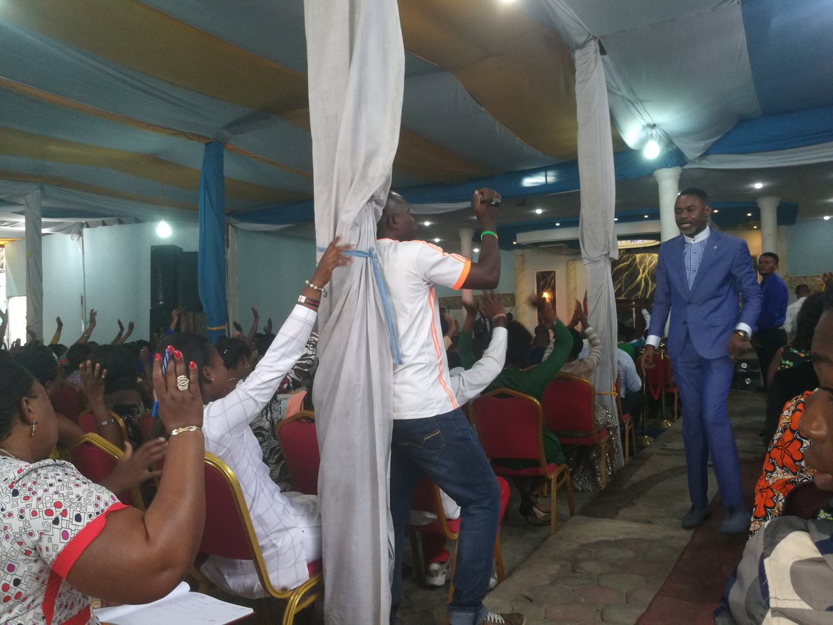 KamandaKela1's tweet photo. Bon dimanche à tous !
Il est bon d'écouter la parole de Dieu à travers ses ambassadeurs comme le pasteur #Guydaniel Nsasa , un vrai homme de Dieu rempli d'onction divine.
« la force du saint esprit dans la réalisation des promesses divines »
#RDC https://t.co/E5GpYHSGXa