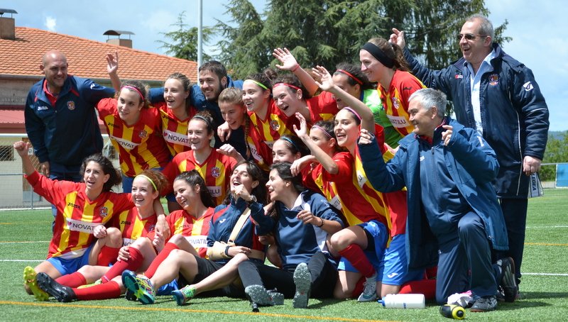 BucetaFidel's tweet photo. #1divFEM3 Hi haurà derbi #Osona la propera temporada a la #Preferent #Futfem El @Manlleufemeni assoleix títol i ascens ben a prop de casa, #Seva @ueseva1973 @unifutcat https://t.co/SL1gWegq0z