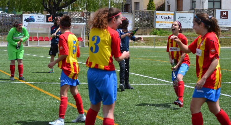 BucetaFidel's tweet photo. #1divFEM3 Hi haurà derbi #Osona la propera temporada a la #Preferent #Futfem El @Manlleufemeni assoleix títol i ascens ben a prop de casa, #Seva @ueseva1973 @unifutcat https://t.co/SL1gWegq0z