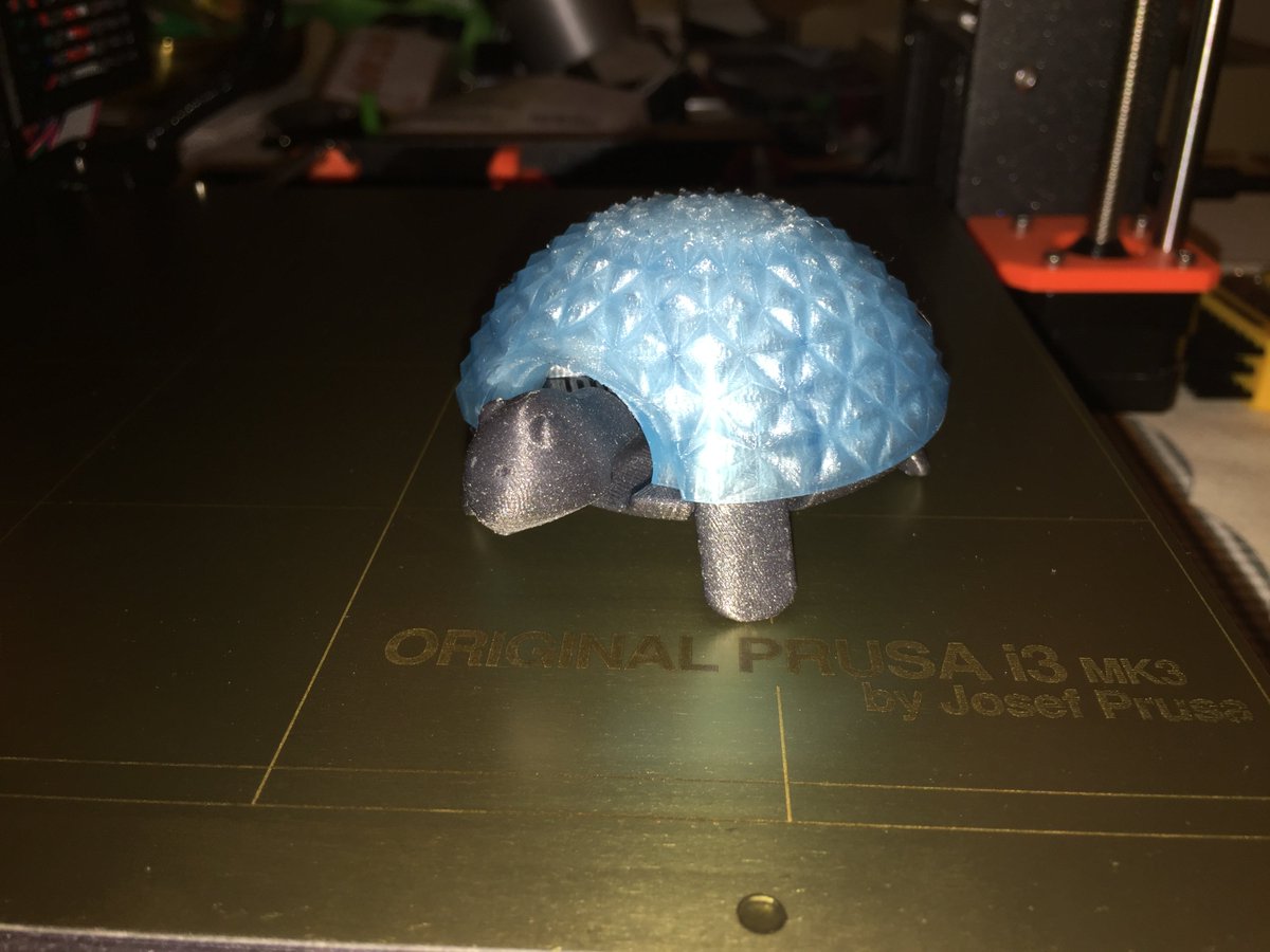 My first Turtle thingiverse.com/thing:2238443  <a href="/josefprusa/">Josef Prusa</a> MK3 and magnific <a href="/Fillamentum/">Fillamentum.com</a> Vertigo Grey and Iceland Blue 😋