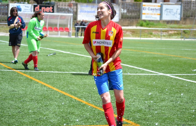 BucetaFidel's tweet photo. Tots/es busquem constantment la #Felicitat i aquesta implora també a través de l'#Esport en la celebració d'aconseguir els objectius marcats. #1divFEM3 #Futbolcat #Futfem @Manlleufemeni @AECManlleu https://t.co/zHd2PcFWXI
