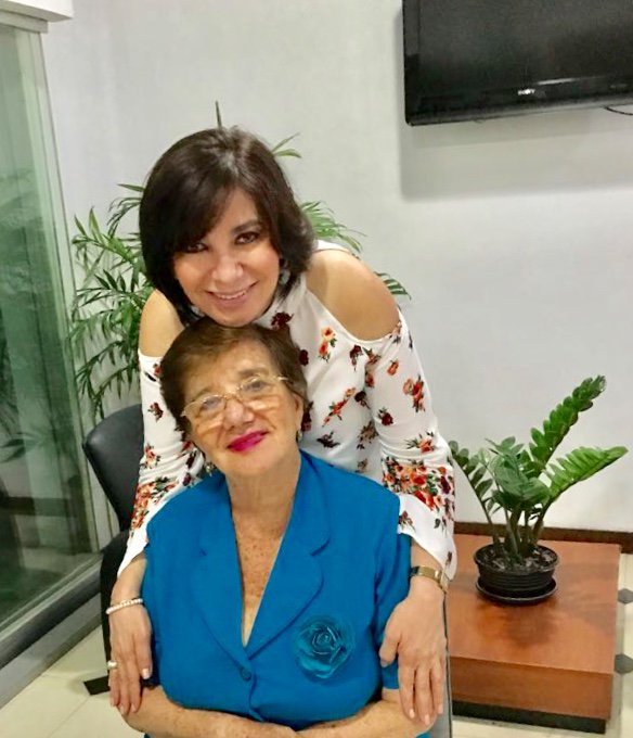 LorenaMirandaP's tweet photo. No hay palabras que puedan expresar el cariño tan grande y respeto que siento por mi madre. Pido a Dios que la siga bendiciendo, para poder disfrutar de todo su infinito amor. Mi madre es mi mejor amiga y consejera. Felicidades en tu día mamita! Te amo mucho. https://t.co/pBMBsHDrai