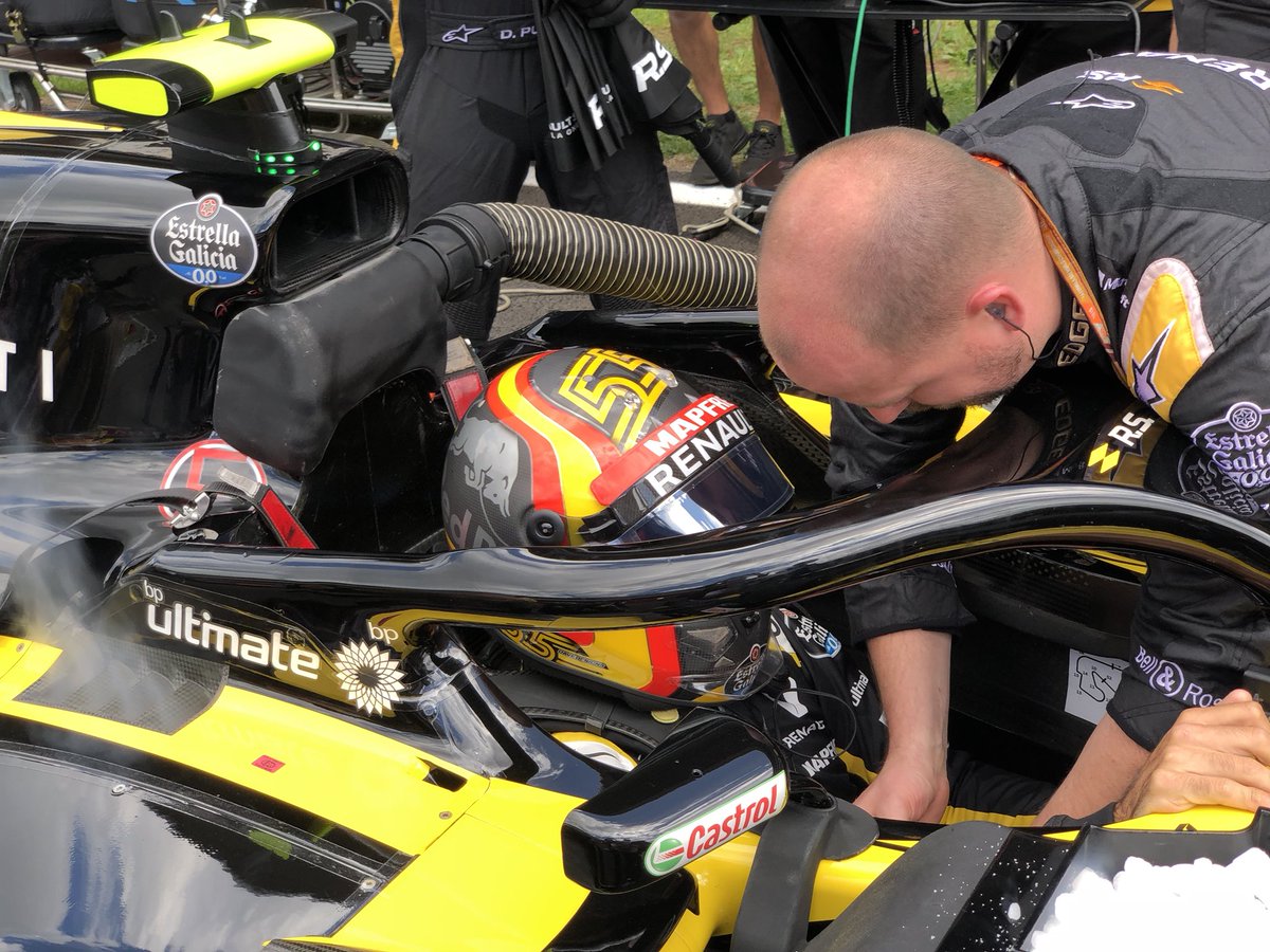 AlpineF1Team's tweet photo. Umbrella out, helmet on, drivers in ✅

#RSspirit #SpanishGP #RACEday https://t.co/UN6GomKpyA