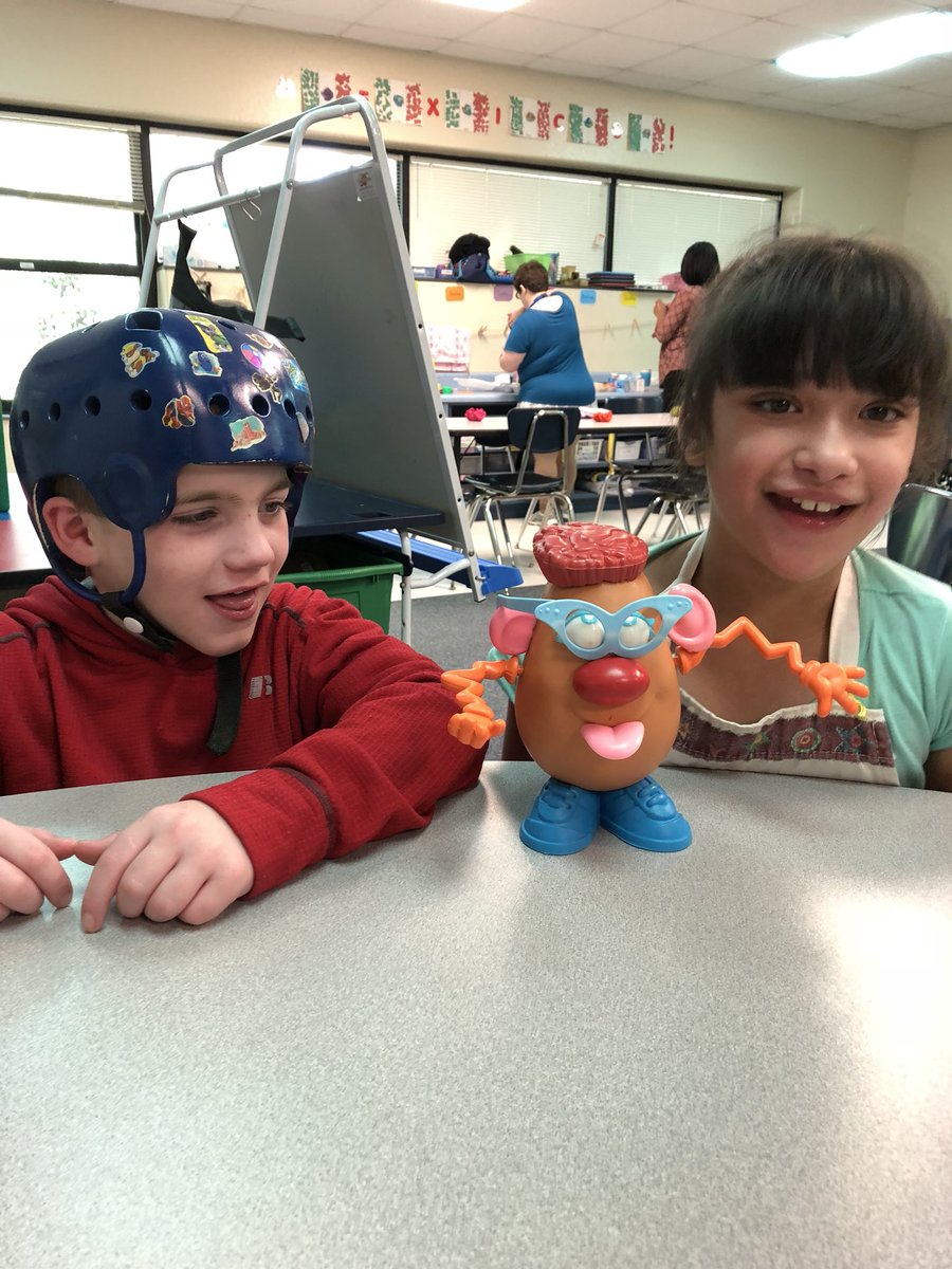 KillenCrystal's tweet photo. #dynamicdolphins @SSE_Dolphins working together to build Mr Potato! https://t.co/ziqgHAvnYh