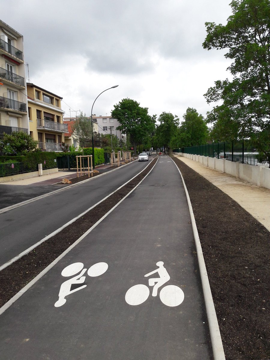 ParisBeauAVelo's tweet photo. Sur les bords de Marne, St Maur des Fossés.
La nouvelle piste est vraiment bien 👍🏻 https://t.co/ezQXKWccbt