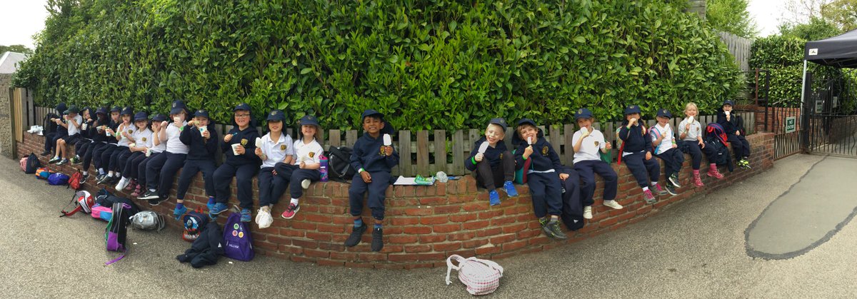 TranbyYear1's tweet photo. #DearFarm after a day at the farm, we all sat on the wall to eat ice cream or an ice lolly, yum! https://t.co/BUxXZIr8N1