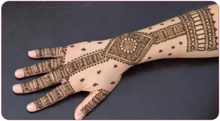 BeautyStylo's tweet photo. Arabic Mehndi Pattern

Read More: https://t.co/P95kIovVvB

#BeautyTips #Fashion #HairStyle #DressDesigns #Health https://t.co/aRYxknsRQS