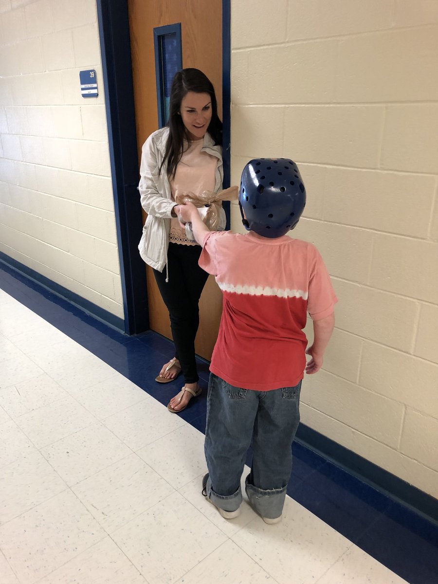 KillenCrystal's tweet photo. #dynamicdolphins delivering Special Olympic T-shirts @SSE_Dolphins https://t.co/BQUqA6DMvK