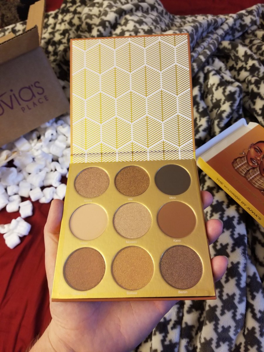 CodeMakeup92's tweet photo. Anyone else get there #warriorpalette in from @juviasplace  Im so excited. https://t.co/X1jrcxdKiA