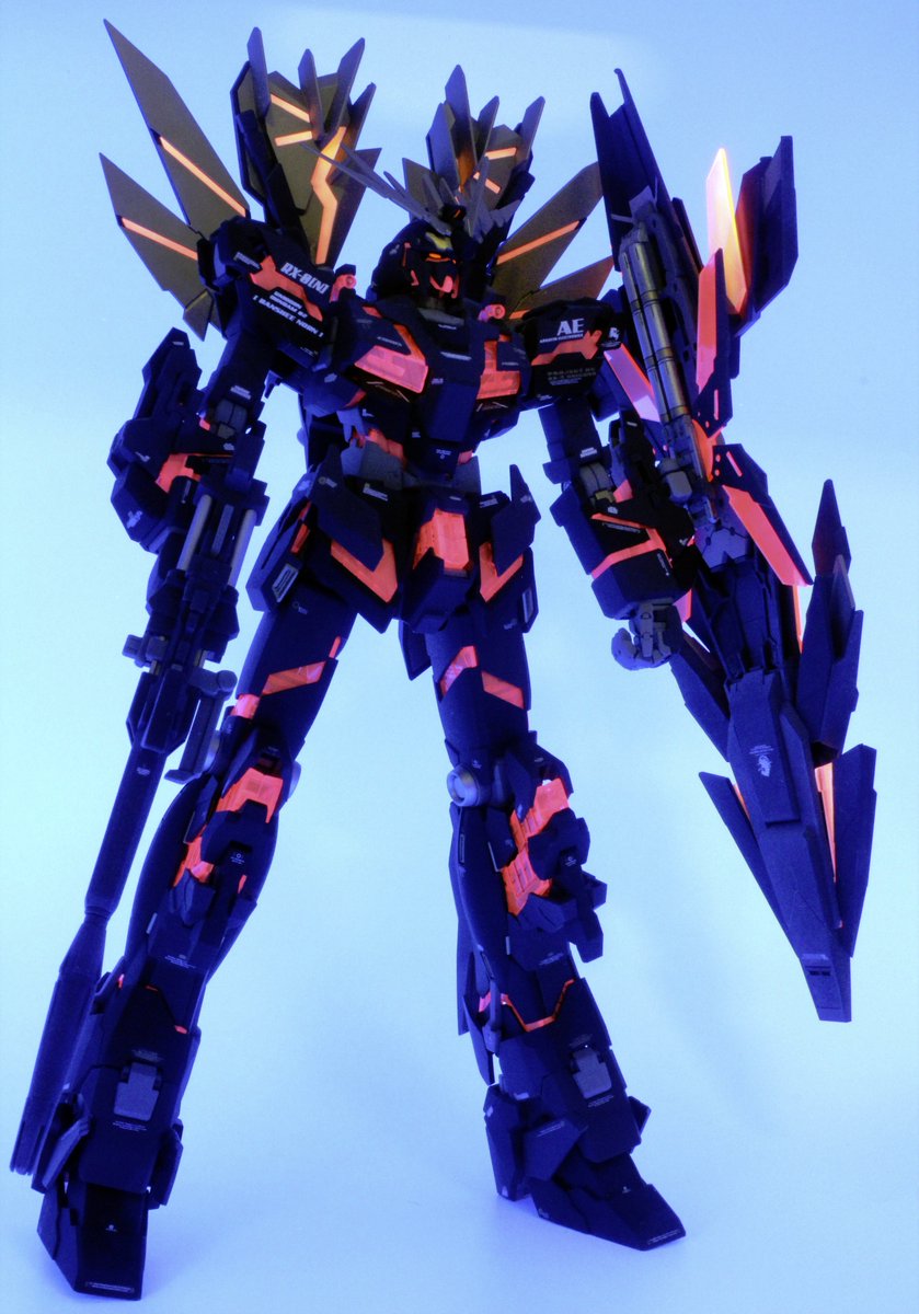 M1zu Na Twitter 赤いフレーム バンシィ ノルン Uv光によって照らされる バンシィ ユニコーンガンダム サイコフレーム ガンプラ ブラックライト 蛍光 T Co Movypbgrue Twitter