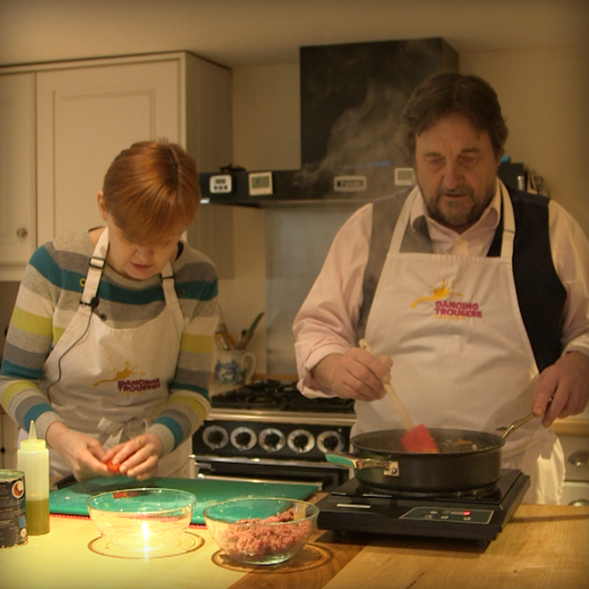 cotswoldplaces's tweet photo. Cooking up a lovely bolognese with @dancingtrsrs - video coming soon!
#Cookery #Bolognese #JollyNice #ItalianCuisine #Cotswolds https://t.co/Dr2loXWgDB