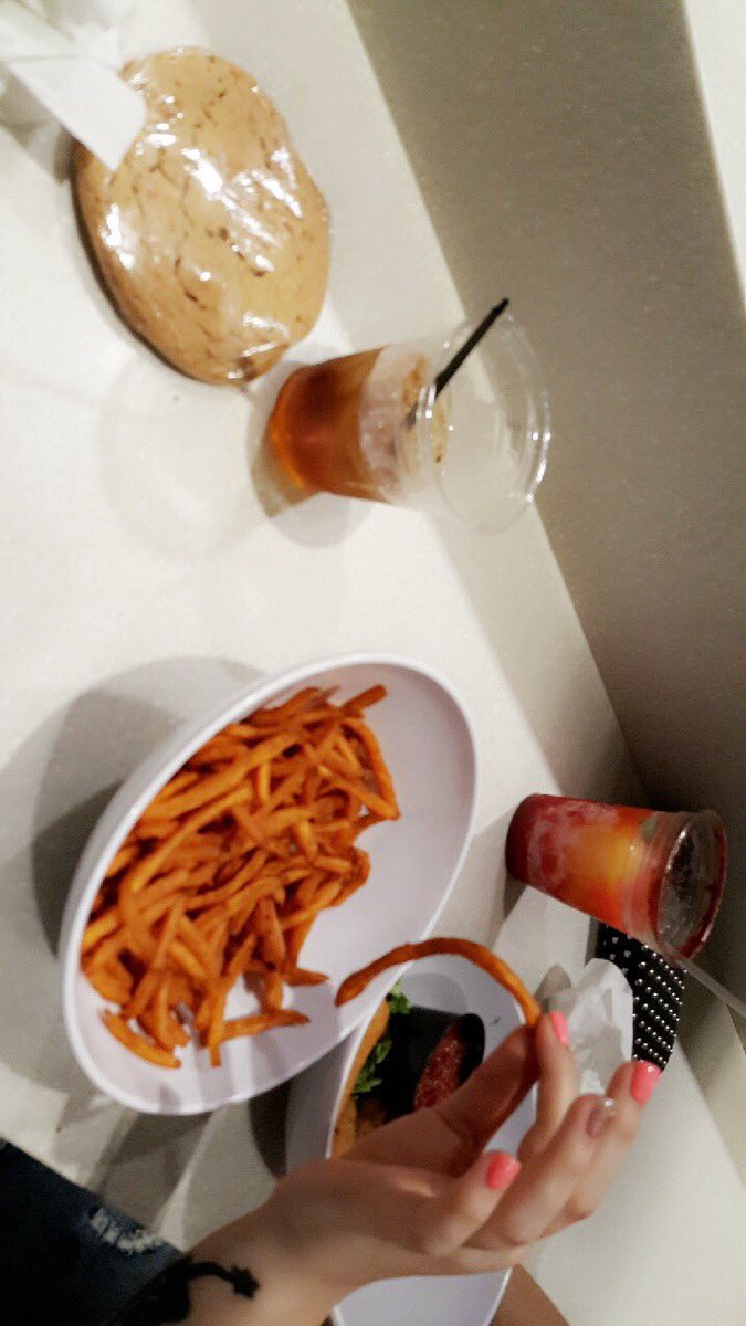 RozzyRozzz's tweet photo. We had fun at the movies last night 💕 #firstdatenight In so long https://t.co/L0OK3y2sKQ