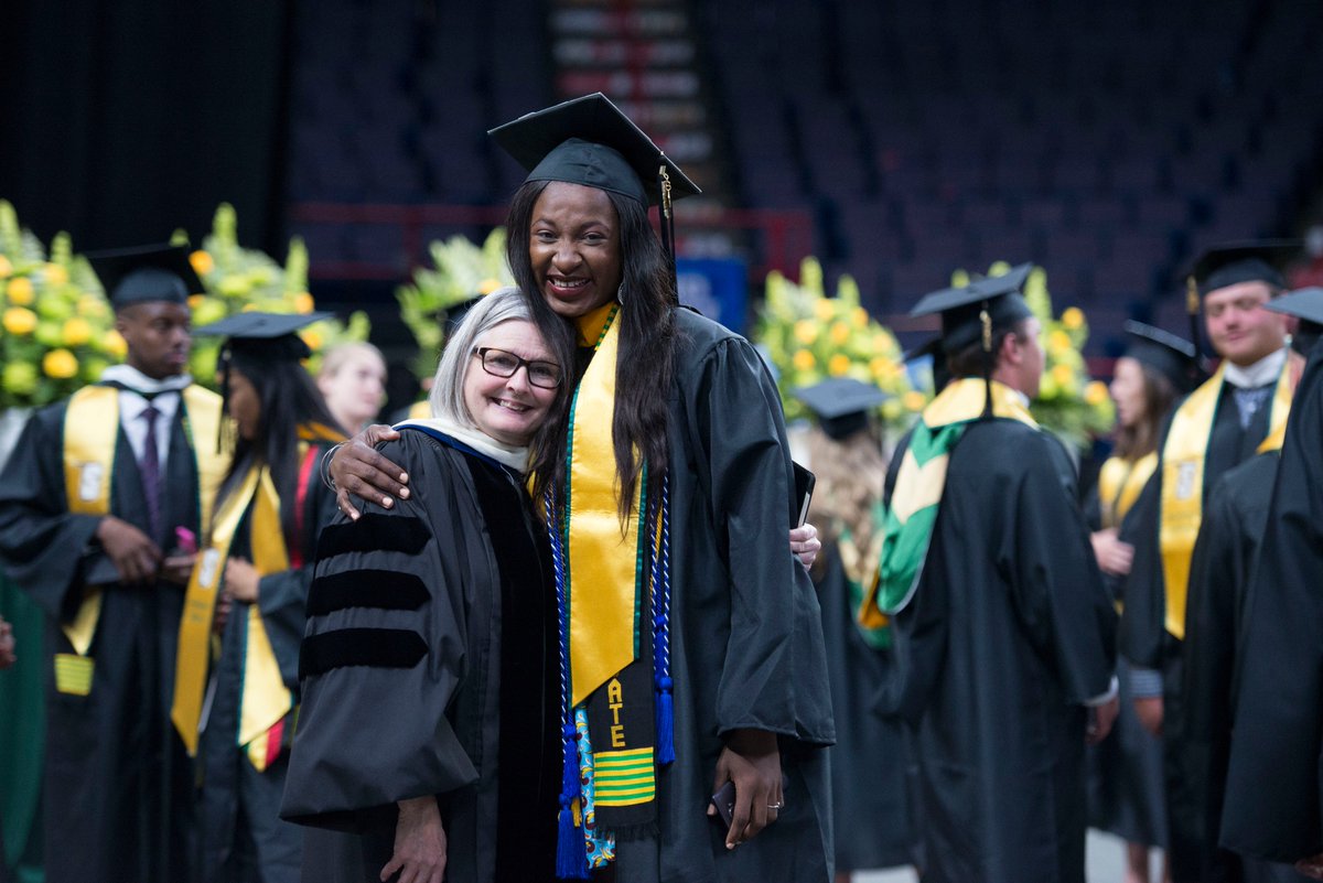 siena_ny's tweet photo. COMMENCEMENT 2018 | We will be uploading photos to our Flickr during today's ceremony. Check back to see more of our grads! → https://t.co/AH1vYWxYvQ https://t.co/mIMT0dBp8p