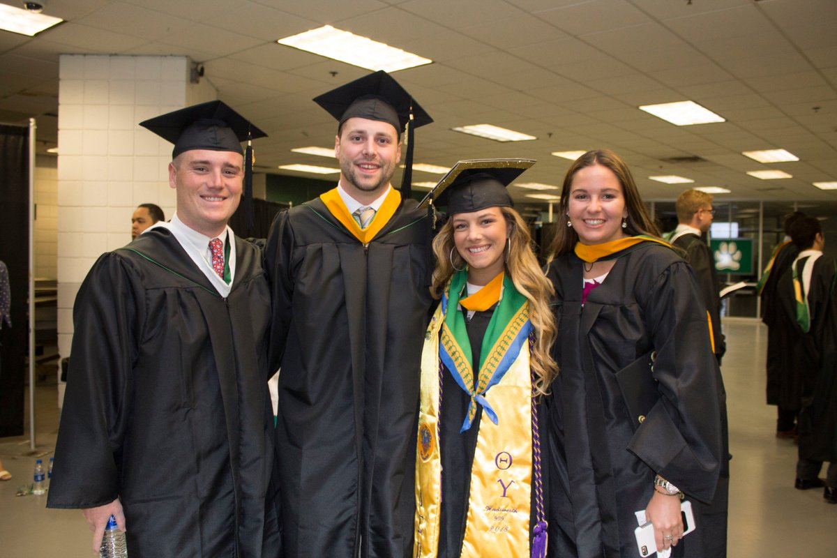 siena_ny's tweet photo. COMMENCEMENT 2018 | We will be uploading photos to our Flickr during today's ceremony. Check back to see more of our grads! → https://t.co/AH1vYWxYvQ https://t.co/mIMT0dBp8p