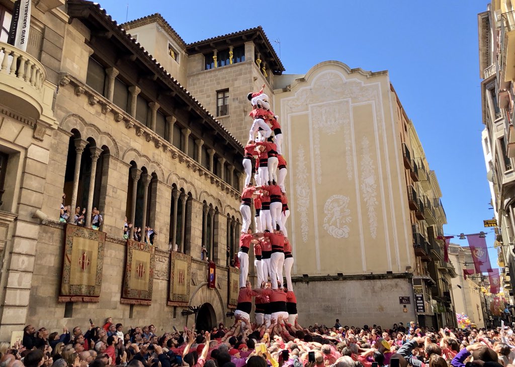 collavella's tweet photo. ➡️ Avui a #Lleida, a la Festa Major de Sant Anastasi hem fet: 5de8, 3de9f, 4de8p, pde6, 3pde5, i 3pde4. (1/2)

#castellers https://t.co/JpHLhrfdUO