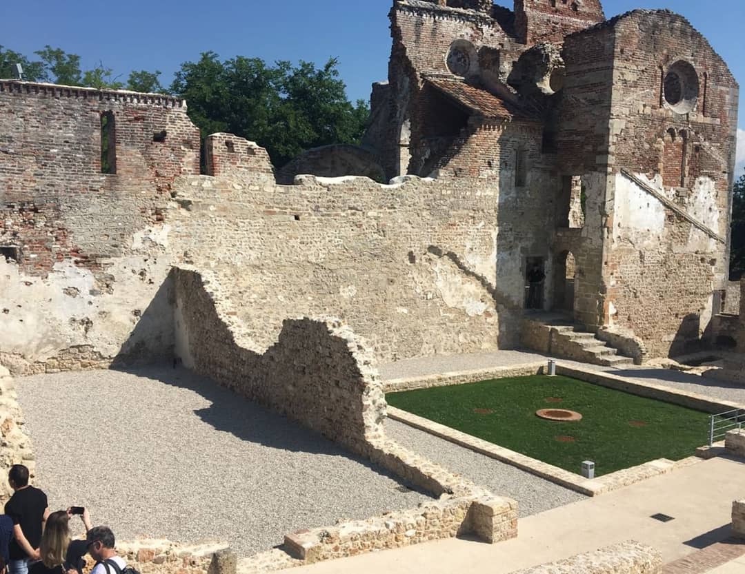 Giustiwine's tweet photo. #AbaziaSanEustachio #bollapapale
#GiustiWine #montello #Nervesa
#History #Italia #nature #veneto #proud #reborn https://t.co/u806RNsVmv