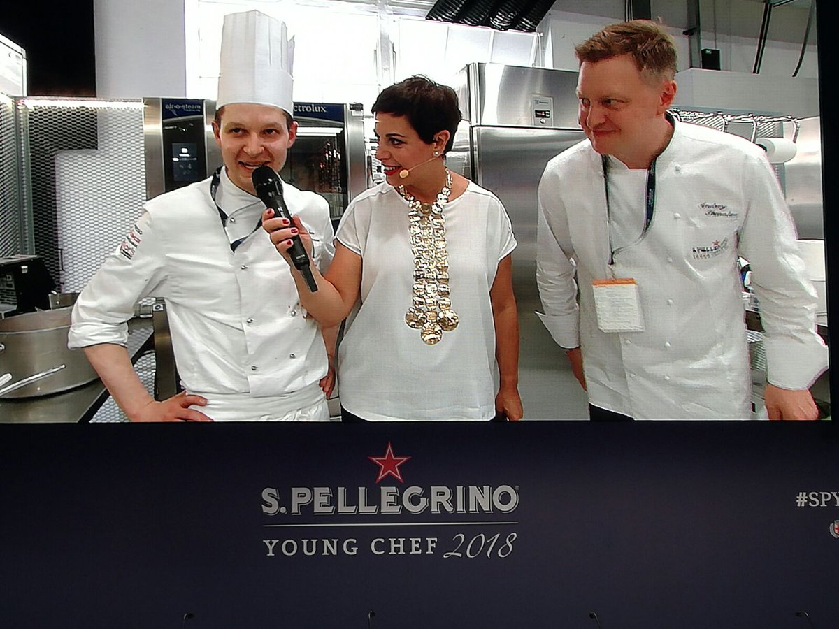 ElectroluxProIT's tweet photo. #CISIAMO! 👌 Tutti i 20 #YoungChef hanno presentato i loro piatti ed ora manca poco per conoscere il nome del #Vincitore di #SPYoungChef2018 🎉Vai ora su 👉 https://t.co/cHHj9t2jlH e scopri le Cucine Professionali d'Eccellenza ⭐ https://t.co/y8AjZJj8rt