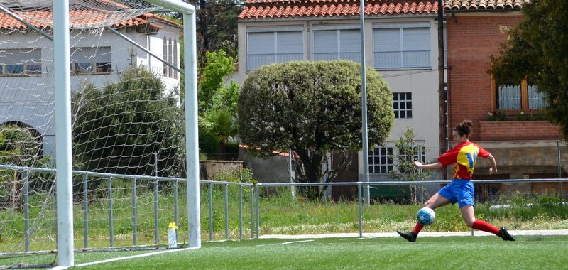 BucetaFidel's tweet photo. #1divFEM3 La @CarlaNiubo10 obria l'escletxa amb el 3er gol del seu equip @Manlleufemeni en una magistral definició #Futfem #Futbolcat @regionalfutbol https://t.co/T6Dpb6kMn0