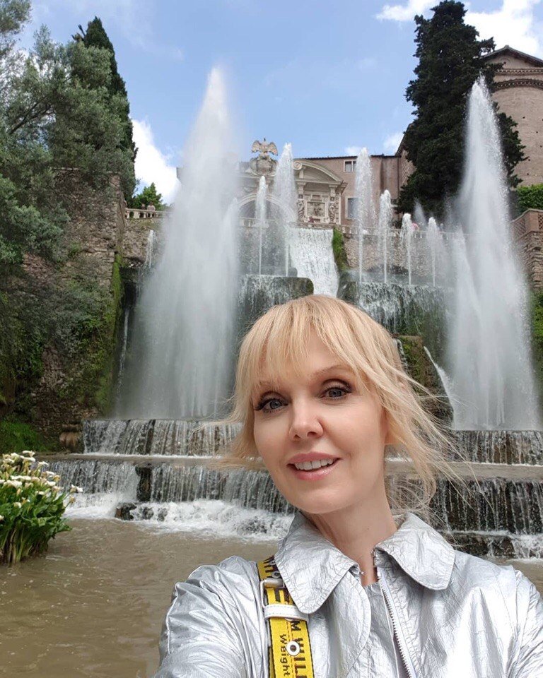 Посетили две Villa d'Este за две недели : одну на Комо, другую - в Тиволи. Не могу найти ответ в интернете, как они связаны между собой. Знаете - пишите, буду благодарна. #римскиеканикулы #римскиевыходные #тиволи #villadeste