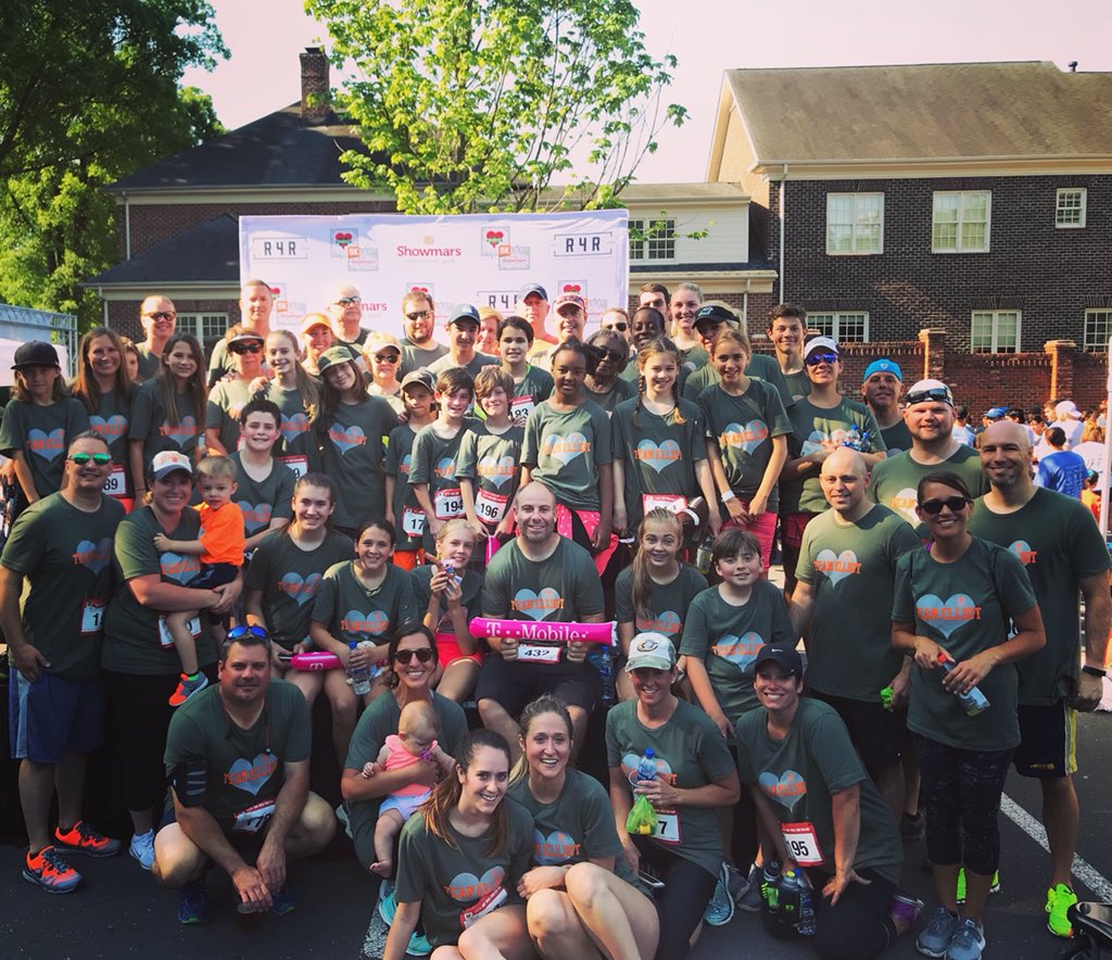 KaraBooth3's tweet photo. It’s a different heart world these days with folks like @gregolsen88 in it.  I think we can all agree it’s a much better one. ❤️ Thank you @Showmars for another great race. #teamelliot #judedude #theheartestyard https://t.co/ZdnM9uD620