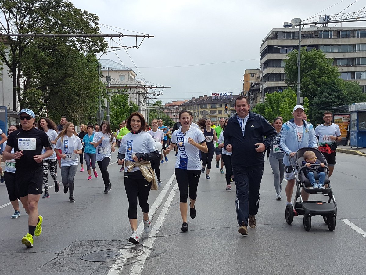ECinBulgaria's tweet photo. Страхотен полумаратон се получи! Благодарим на всички, които се включиха в #Run4EU🏃🇪🇺 - първата по рода си подобна инициатива в София. https://t.co/yRSh1T2CiH