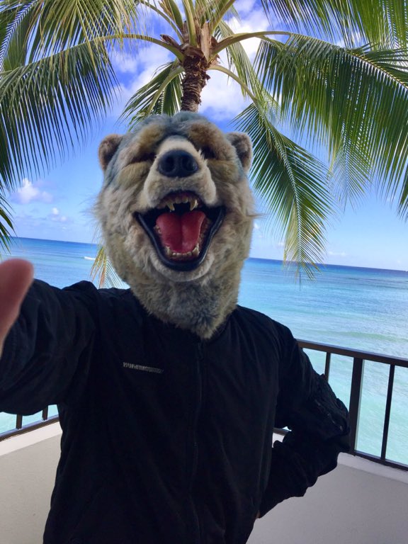 MWAMofficial's tweet photo. Doing the “Kane-don” now
(｢ﾟДﾟ)｢ GAW GAW

#mwam
#chasingthehorizon
#June6Release https://t.co/rxeeAU3Ufb