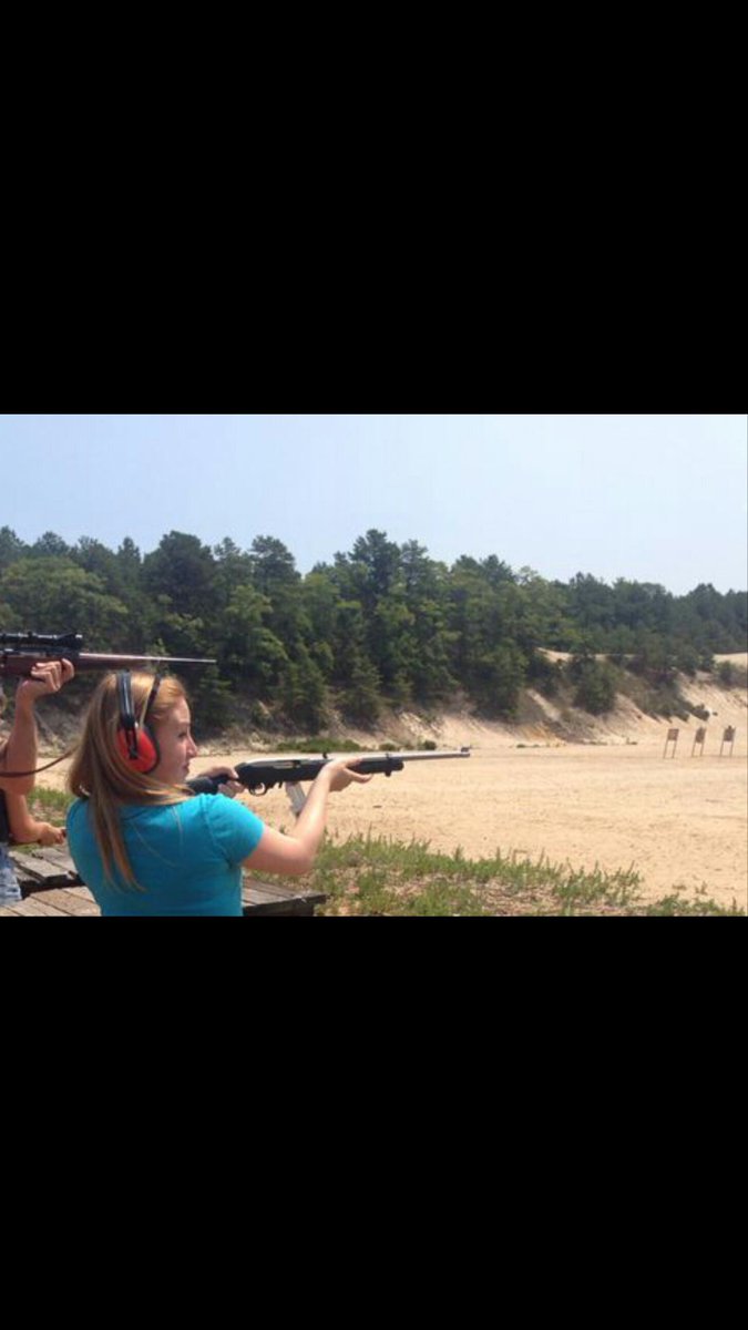 AnniLimberger's tweet image. 3 reasons not to underestimate me : 1. I can box
2. I can shoot with a gun
3. I'm fucking Katniss Everdeen with the Bow and Arrows 👏

#Powerful #strongme