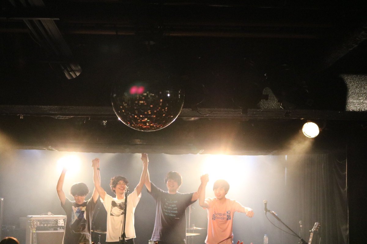 Goodbye_holiday's tweet photo. ラストライブありがとう！
Goodbyeholidayを好きになってくれてありがとう！
Goodbyeholidayの音楽はみんなの中で鳴り続けるよ、時々思い出してあげてね！

最高の10年間をありがとう！ https://t.co/OjF9xertGa