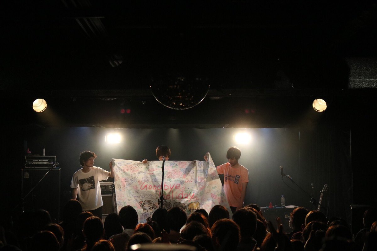 Goodbye_holiday's tweet photo. ラストライブありがとう！
Goodbyeholidayを好きになってくれてありがとう！
Goodbyeholidayの音楽はみんなの中で鳴り続けるよ、時々思い出してあげてね！

最高の10年間をありがとう！ https://t.co/OjF9xertGa