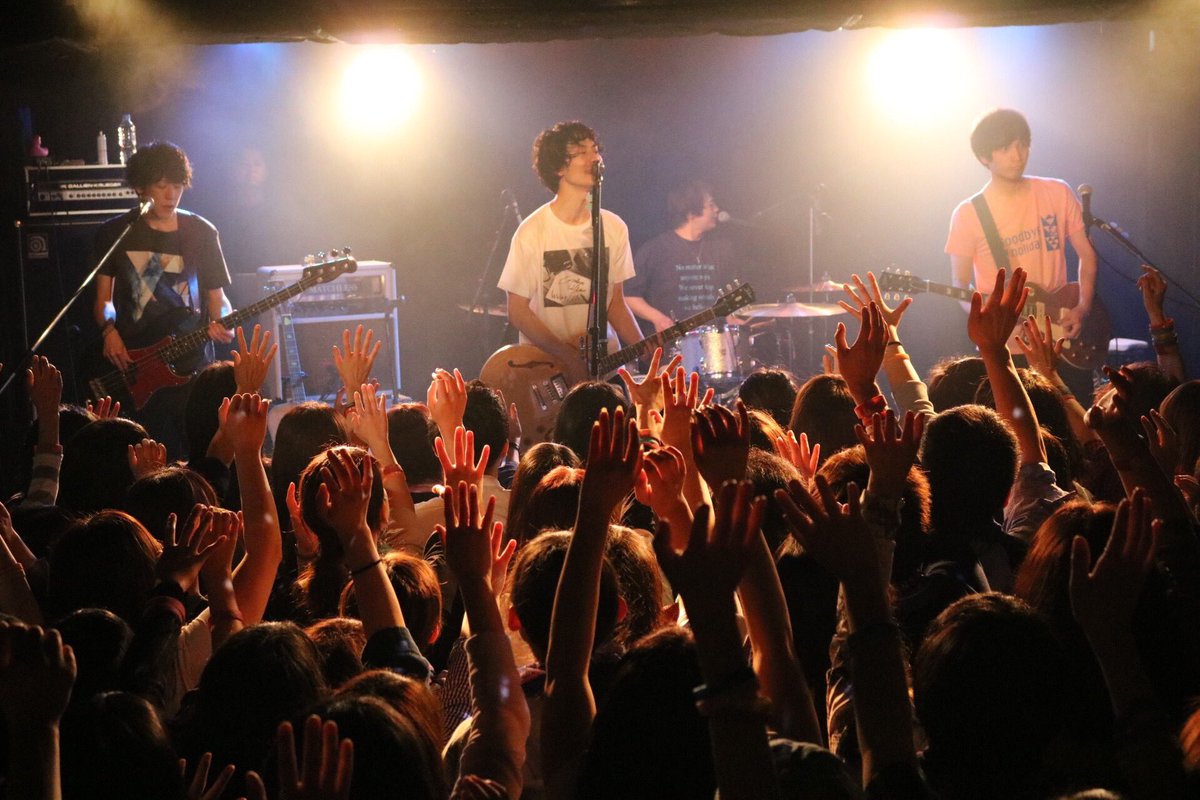 Goodbye_holiday's tweet photo. ラストライブありがとう！
Goodbyeholidayを好きになってくれてありがとう！
Goodbyeholidayの音楽はみんなの中で鳴り続けるよ、時々思い出してあげてね！

最高の10年間をありがとう！ https://t.co/OjF9xertGa