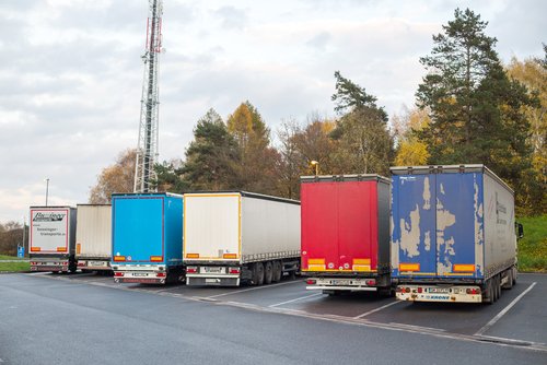 Do you think we need more safe and secure parking? <a href="/the_IRU/">IRU</a> and the <a href="/EU_Commission/">European Commission</a> have put together this survey and want your views: bit.ly/2FZhHbS  #LorryParking