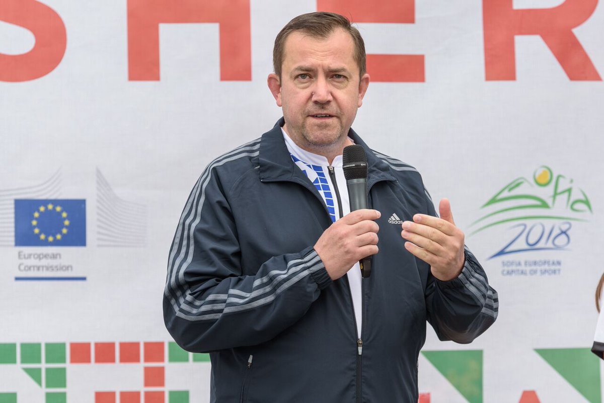 ECinBulgaria's tweet photo. "Hope we set a good example today to promote healthy and active lifestyle in the EU" - @OgnianZlatev opening #Run4EU🏃🇪🇺 - the first half-marathon in Sofia city centre. #BeActive 💪 https://t.co/1rOJl7pSSz
