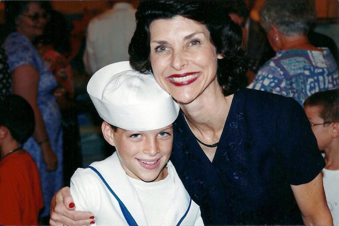 TimTebow's tweet photo. One of the best gifts that God ever gave me was to have a mom like you! Thank you for being a role model, inspiration, and such a difference maker for so many people in this world! You are 1 of 1. Love you mom! https://t.co/prpO80Td41