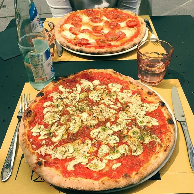 nikitailored's tweet photo. Pizza in Florence.. where else? 🍕 —————-————————————————— #pizza #vegan #marinara #funghi #mushrooms #food #foodporn #italian #lunch #florence #firenze #tuscany #italy #holiday #travel https://t.co/8H8YnGm3iv https://t.co/d1DYs7EFYk