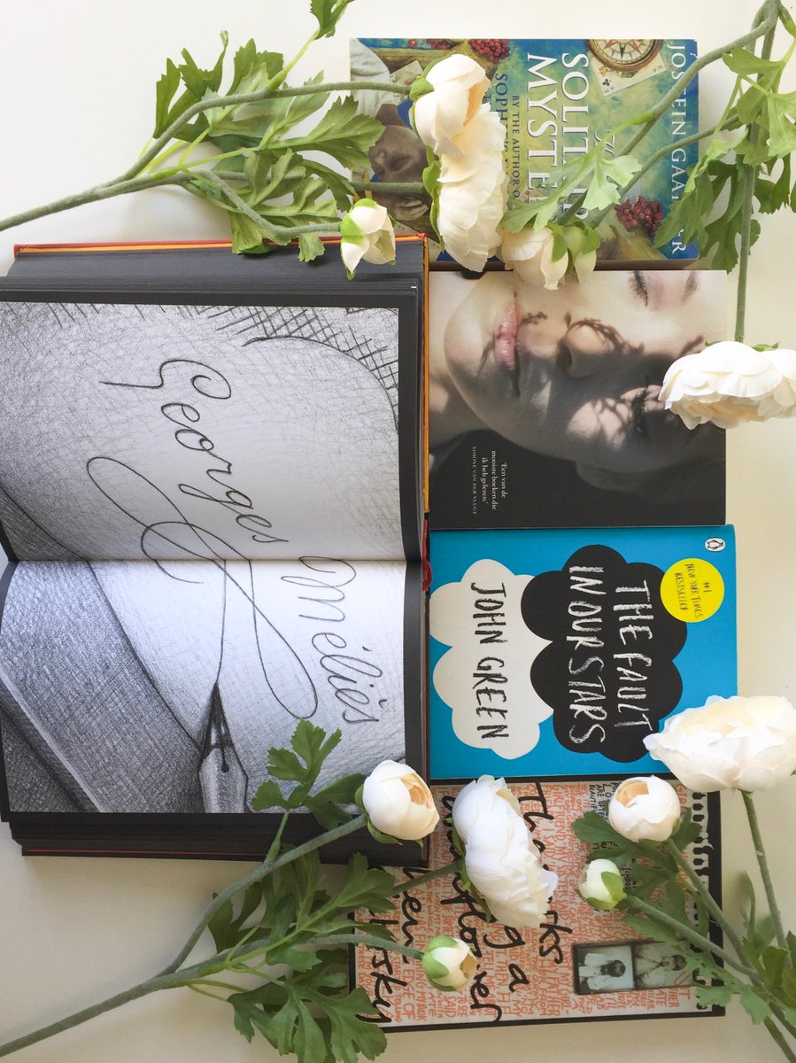 SarahAurorax's tweet photo. Mini reviews of my all time favourite fiction books
https://t.co/A1erEJ3IzW
#bloggers_unite_ #BloggersSparkle #blogginggals #BeeChat https://t.co/OTNxgF5QZa