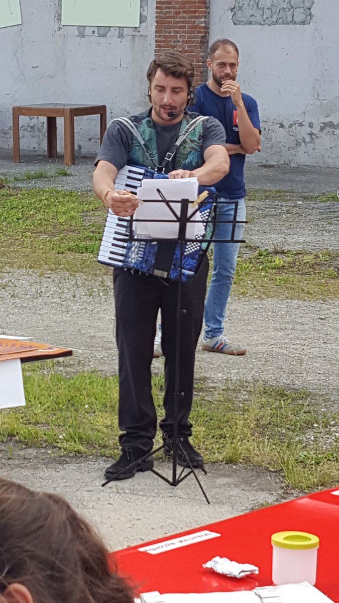 GallianoRenato's tweet photo. Musica, reading e Davide Longoni che ci guida nel fare il pane @OpenagriMilano @secolourbano @LuciaScopelliti @DavideLongoni1 @rossana_torri @BettaCaregnato https://t.co/tvKGJFlgk9